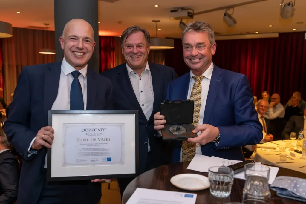 Port Master René de Vries receives VRC Cargadoor Medal